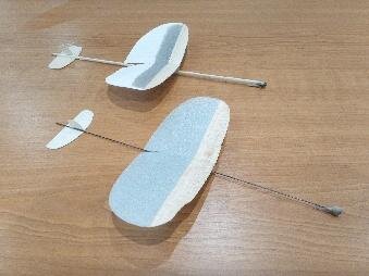 Két F1T teremrepülő modell